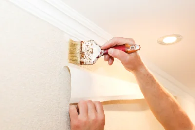 Pose de papier peint à Leigneux — revêtements muraux et toiles de verre